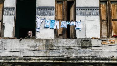 Estamos cansadas de que nos peloteen de aquí para allá y no nos resuelvan nada. Nuestras casas se están cayendo a pedazos, por lo que no nos vamos a mover de aquí hasta que no nos resuelvan este problema aseguró una afectada.&nbsp;