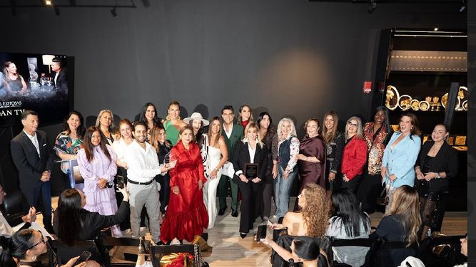 Líderes hispanos y empresarias en el lanzamiento de la agenda 2026 y su premiación anual.