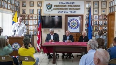 Conferencia de prensa para anunciar caravanas y manifestación en apoyo a Colombia. Habla el activista cubano Orlando Gutiérrez.