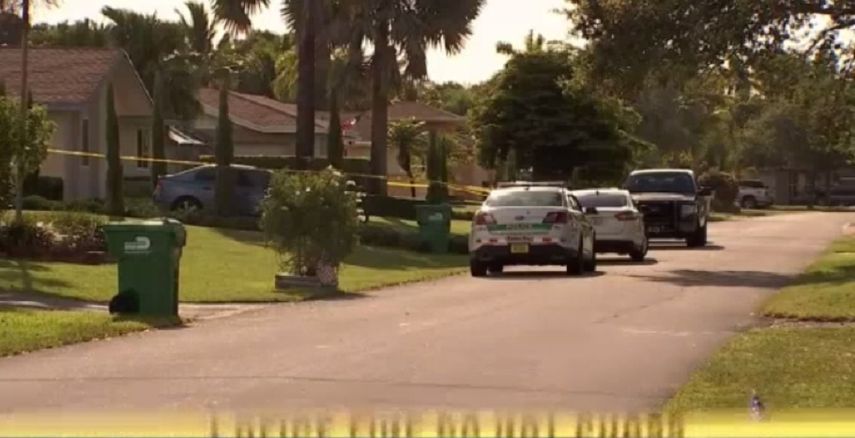 Los agentes de la Policía encontraron una nota de suicidio, aunque las autoridades no han divulgado el contenido de la misma.