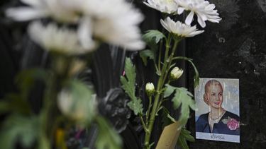Una foto de la exprimera dama (1946-1952) Eva Perón se ve en su tumba en el cementerio de la Recoleta en Buenos Aires, Argentina, el 26 de julio de 2022, durante el 70 aniversario de su muerte.