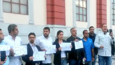 Los opositores exigen la salida del Nicolás Maduro del la presidencia por ser el principal culpable de la crisis que azota al país caribeño. 