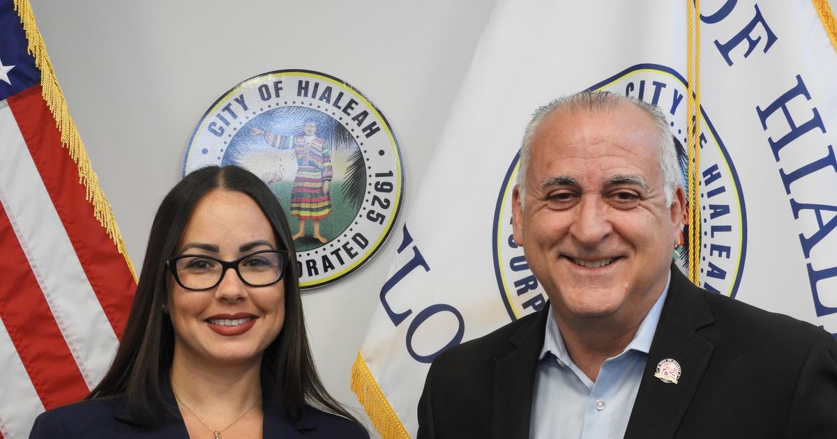 Bovo pasa el mando a la primera mujer alcalde de Hialeah en 100 años