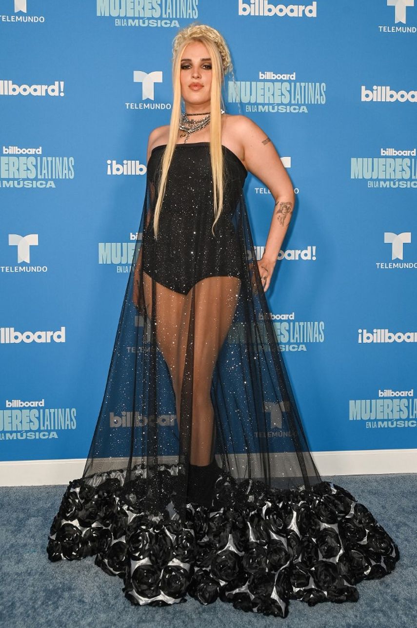 La cantante venezolana estadounidense Elena Rose llega para el Billboard Mujeres Latinas en la Música en el Centro Watsco en Coral Gables, Florida, el 6 de mayo de 2023.