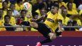 El jugador Mario Pineida, del Barcelona de Guayaquil, intenta controlar el balón en un partido de la Copa Libertadores, el 19 de febrero de 2020.