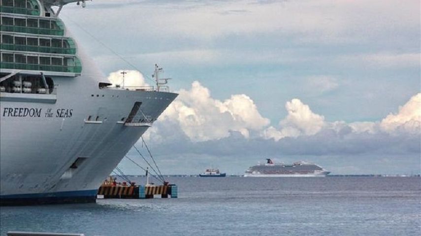 Atraca en Texas crucero con pasajera aislada por sospecha de ébola