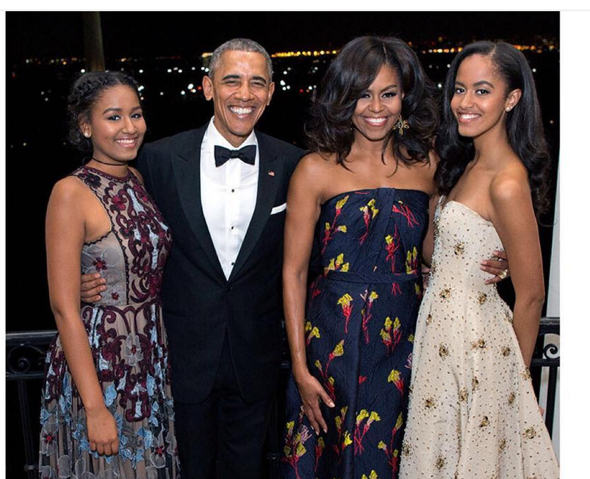 Por el momento, se desconocen tanto el contenido como la fecha de publicación de los dos libros.