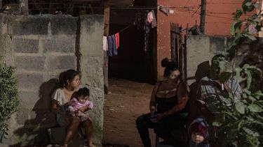 Foto tomada el 30 de noviembre del 2019 de la polic&iacute;a en la escena de un crimen en San Pedro Sula, Honduras. Bajo el gobierno de Trump, es sumamente dif&iacute;cil que un migrante consiga asilo en Estados Unidos, por lo que muchos son forzados a regresar a sus pa&iacute;ses donde sus vidas corren peligro.&nbsp;