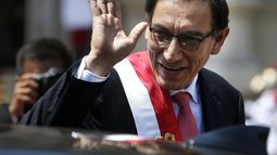 Inhabilitan políticamente a Martin Vizcarra por 10 años