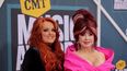 En esta foto de archivo tomada el 11 de abril de 2022, Wynonna Judd y Naomi Judd de The Judds asisten a los CMT Music Awards 2022 en el Auditorio Municipal de Nashville en Nashville, Tennessee.&nbsp;