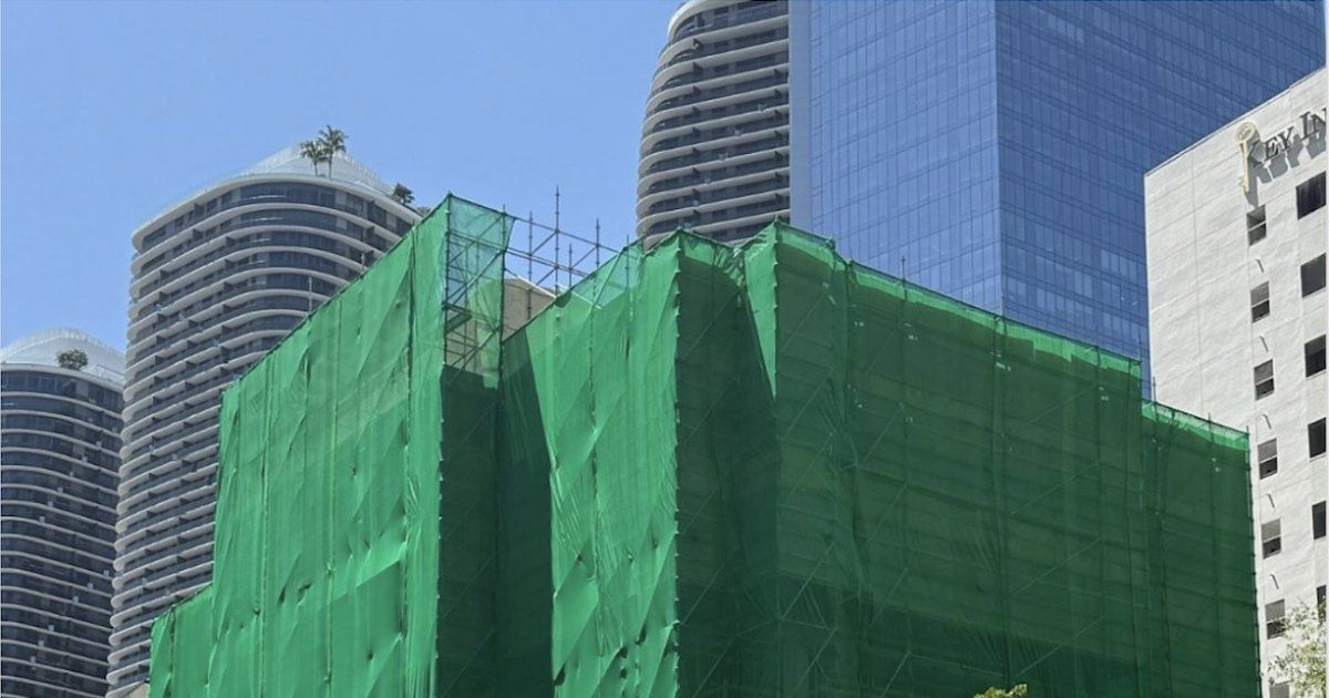 Inician demolición de la que fuera sede de Diario Las Américas por más de 10 años