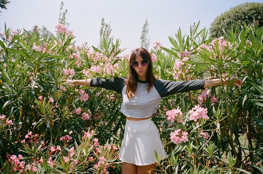 Rodríguez no se ha dado cuenta de lo que ha supuesto abrirse camino en un mundo de hombres y afirma que no ha pensado en ello, ni tampoco en el hecho de no haber tenido referentes femeninos en su estilo en España, aunque sí ha estado rodeada de mujeres que le han hecho decir sí se puede.