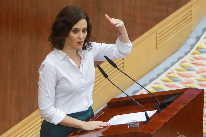 &nbsp;La candidata del PP a la Presidencia de la Comunidad de Madrid, Isabel Díaz Ayuso, da la réplica a las intervenciones de las diputadas de Unidas Podemos Izquierda Unida Madrid en Pie durante el debate del segundo pleno de su investidura.&nbsp;&nbsp;