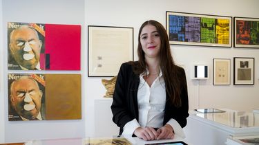 La curadora Aimé Iglesias Lukin previo a la inauguración de This Must Be the Place: Latin American Artists in New York, 1965–1975, una exposición en la Americas Society en Nueva York, el miércoles 15 de septiembre de 2021.&nbsp;