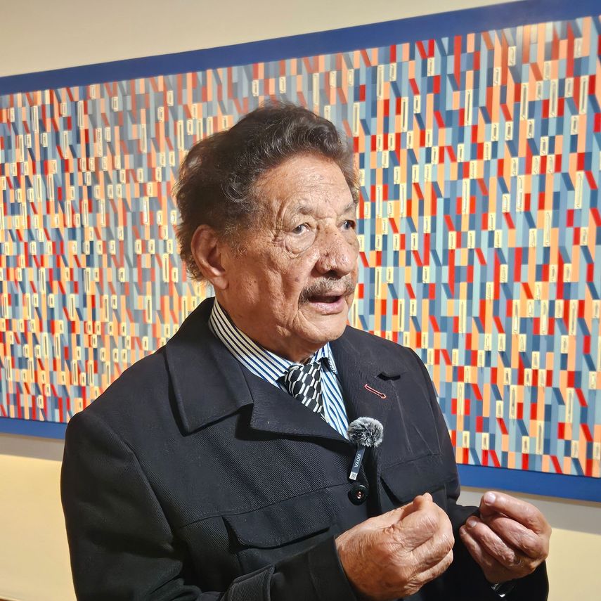 El artista del cinetismo venezolano Juvenal Ravelo.