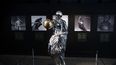 La primera escultura de inteligencia artificial del mundo, La estatua imposible, se exhibe en el museo Tekniska de Estocolmo el 8 de junio de 2023. Fue inspirada en las obras de cinco maestros, incluidos Miguel Ángel, Rodin y Takamura.