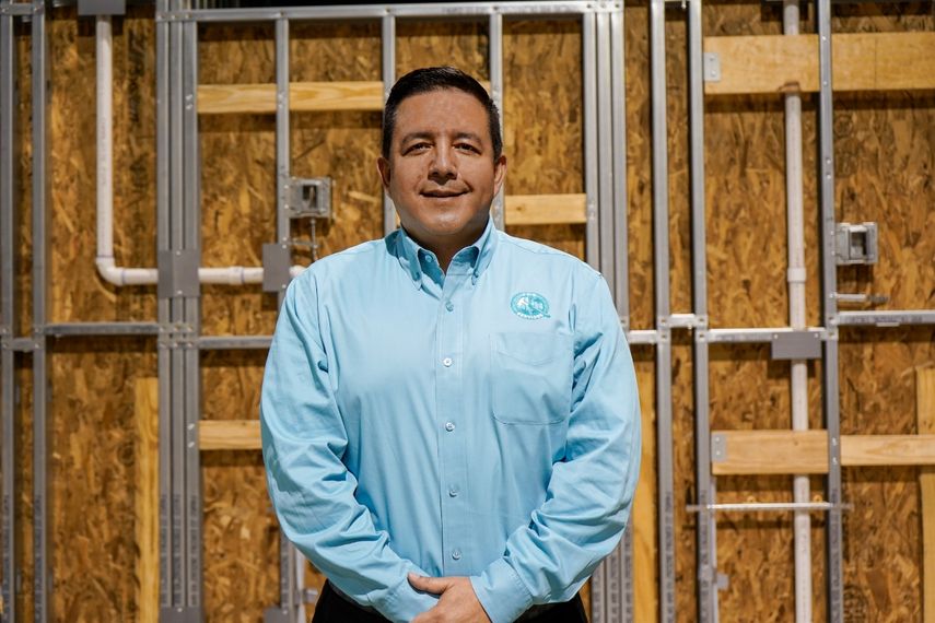 Juan Quiroga, de JCQ Services y Jeff Watkins, de Friedrich Watkins Company combinaron su experiencia para afrontar este proyecto.