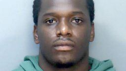 El agente del servicio secreto, Marquez Christopher Pinder, de 29 años, fue separado de su cargo tras su arresto el fin de semana en el condado de Miami-Dade, donde las autoridades lo acusan de participar en una golpiza de varios días contra jóvenes en la ciudad de Sweetwater.
