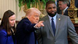 El presidente Donald Trump, junto al representante Byron Donalds y a la senadora Ashley Moody (izquierda), en la Casa Blanca, Washington, D.C. El presidente Donald Trump, junto al representante Byron Donalds y a la senadora Ashley Moody (izquierda), en la Casa Blanca, Washington, D.C.