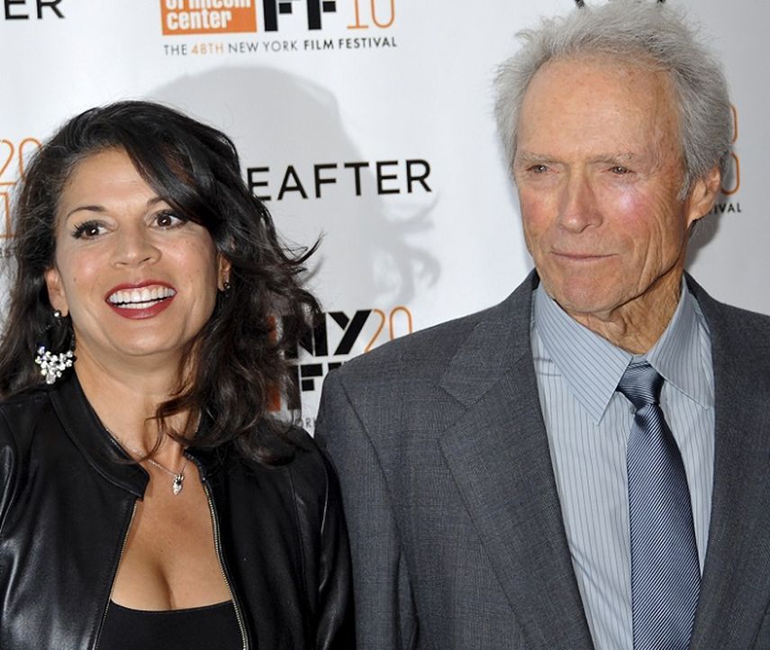 El cineasta Clint Eastwood y Dina Marie Eastwood. (AP). 