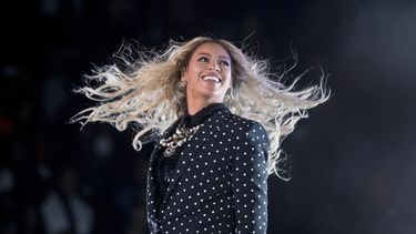 Beyoncé actúa en un concierto Get Out the Vote para la excandidata presidencial demócrata Hillary Clinton en el Wolstein Center en Cleveland, Ohio, el 4 de noviembre de 2016.