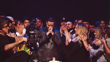 Víctor Manuelle fue uno de los ganadores de la noche. Recibió el Premio Lo Nuestro a la Trayectoria tras un tributo musical encabezado por Gilberto Santa Rosa, uno de los mejores momentos de la gala de Premio Lo Nuestro, el 23 de febrero de 2022.