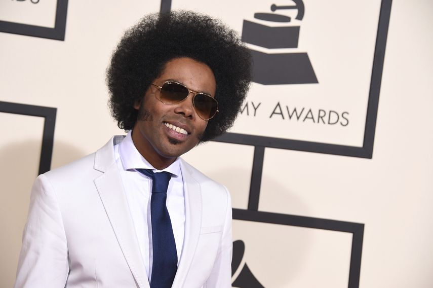 Alex Cuba llega a la 58 entrega anual de los premios Grammy en Los Angeles en esta foto del 15 de febrero de 2016. Cuba lanzó su más reciente álbum, Mendó, el 21 de mayo de 2021.&nbsp;