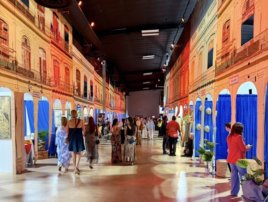 Los visitantes recorrieron réplicas de sitios icónicos de la capital cubana.