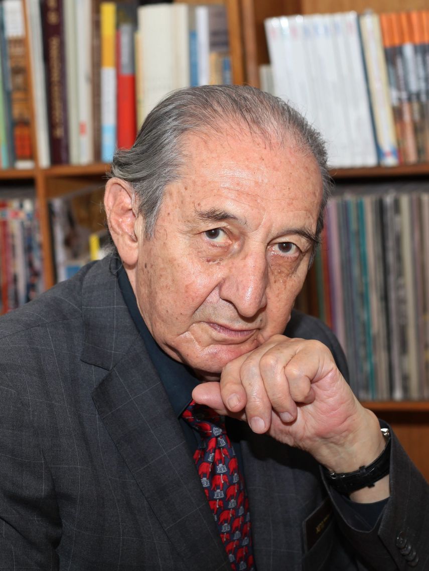 El escritor&nbsp;Eduardo Lizalde.