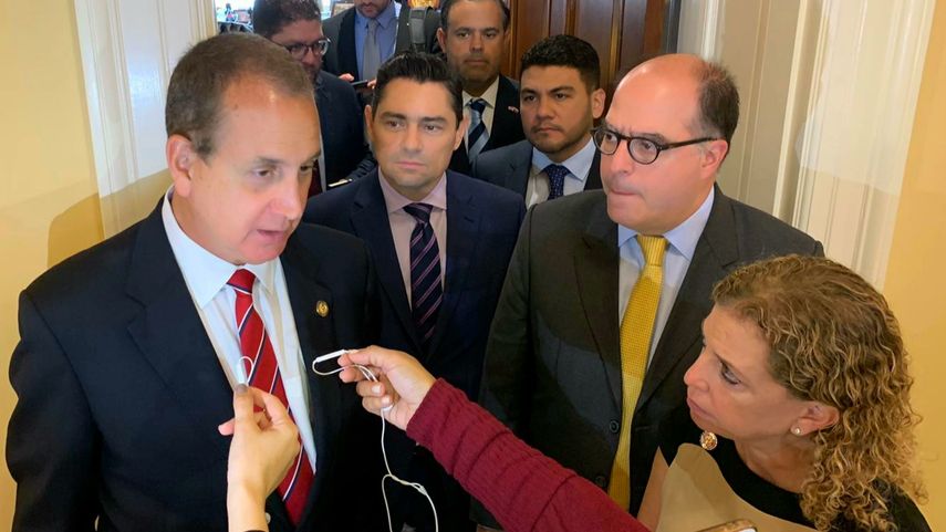 El&nbsp;representante republicano Mario Diaz-Balart,&nbsp;el embajador ante los Estados Unidos, Carlos Vecchio;&nbsp;el Comisionado Presidencial para Relaciones Exteriores de Venezuela, Julio Borges&nbsp; y la congresista dem&oacute;crata Debbie Wasserman Schultz.&nbsp;