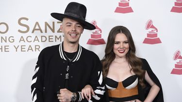 Jesse Huerta, a la izquierda, y Joy Huerta, de Jesse & Joy, llegan a la gala en honor a Alejandro Sanz como Persona del Año de la Academia Latina de la Grabación, el 16 de noviembre de 2017 en Las Vegas.