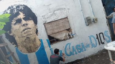 En octubre del 2020 se terminó de pintar un mural en la casita donde vivió la familia Maradona en el barrio de Villa Fiorito, en el Gran Buenos Aires, hasta 1975