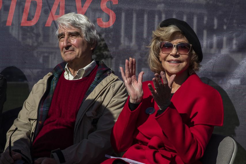 Los actores Sam Waterston y Jane Fonda asisten a una manifestaci&oacute;n en el Capitolio, en Washington D.C.&nbsp;