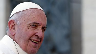 El papa Francisco es visto durante una audiencia en El Vaticano.