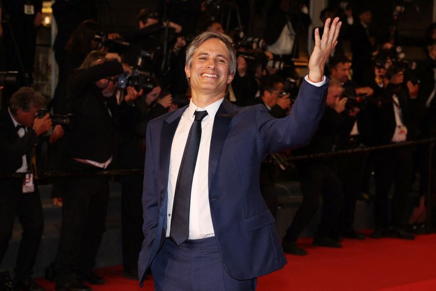 El actor mexicano Gael García Bernal llega a la proyección de la película La mujer más rica del mundo en la 78.ª edición del Festival de Cine de Cannes, en Cannes, sur de Francia, el 18 de mayo de 2025.