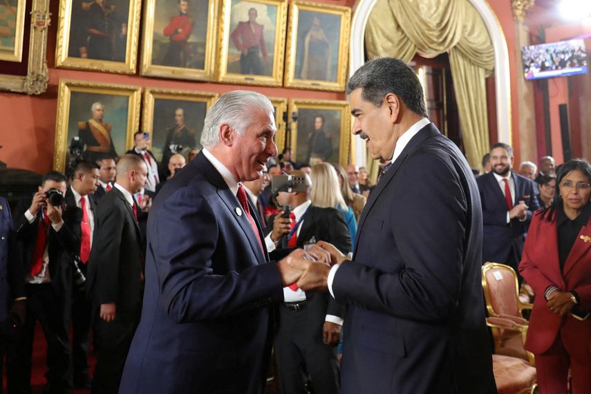 Los dictadores de Cuba y Venezuela, Miguel Diaz-Canel y Nicolás Maduro.