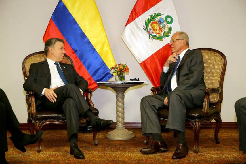 Los presidentes de Perú, Pedro Pablo Kuczynski, y de Colombia, Juan Manuel Santos.
