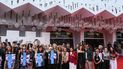 Miembros del jurado de la edición 79 del Festival Internacional  de Venecia sostienen el 9 de septiembre de 2022 carteles que muestran al cineasta de Myanmar Ma Aeint, el director iraní Jafar Panahi, el periodista y productor turco Cigdem Mater y el cineasta iraní Mohammad Rasoulof para pedir su liberación.