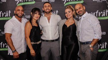 Equipo de Sufrat Mediterranean Grill.