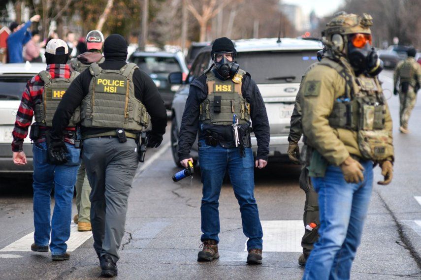 Agentes del Departamento de Seguridad Interna en Minnesota.