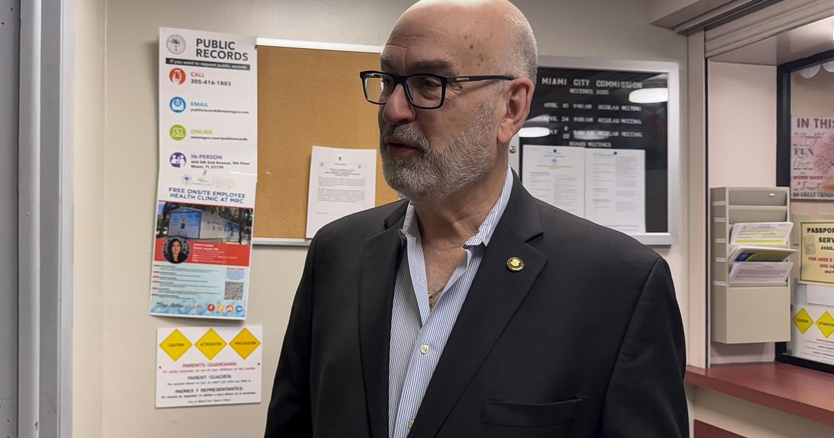 Candidato a la alcaldía de Miami presenta demanda contra aplazamiento de elecciones municipales