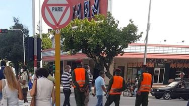 Operativo represivo en las inmediaciones del cine Yara el 30 de junio.