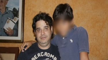 Captura de imagen en la que aparece el cubano Jorge Emilio Pérez de Morales Sante (izq.).