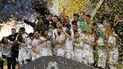 Los jugadores del Real Madrid celebran la conquista del título de la Supercopa de España tras vencer 2-0 al Athletic Bilbao en la final jugada en Riad, Arabia Saudí, el domingo 16 de enero de 2022.