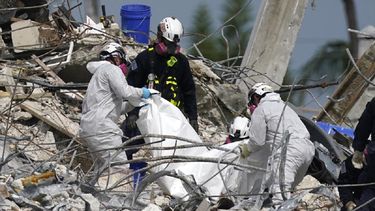 Surfside recuerda a las víctimas del colapso de Champlain Towers Shouth