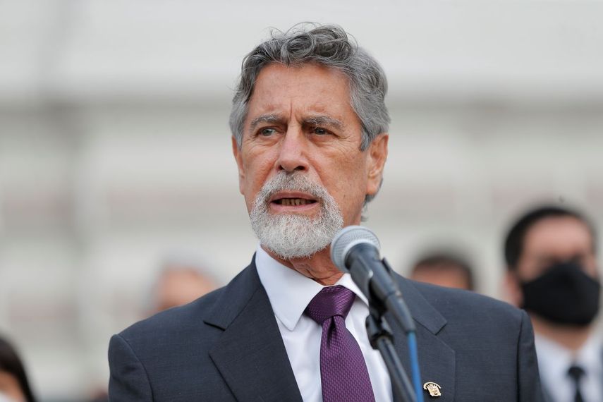 Francisco Sagasti fue juramentado como nuevo presidente de Perú.