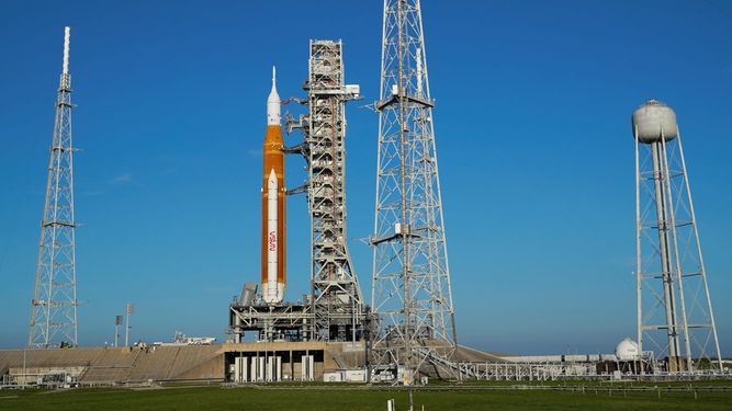 El cohete lunar de la NASA en la plataforma Pad 39B del Centro Espacial Kennedy, en Florida, el 6 de septiembre de 2022.&nbsp;