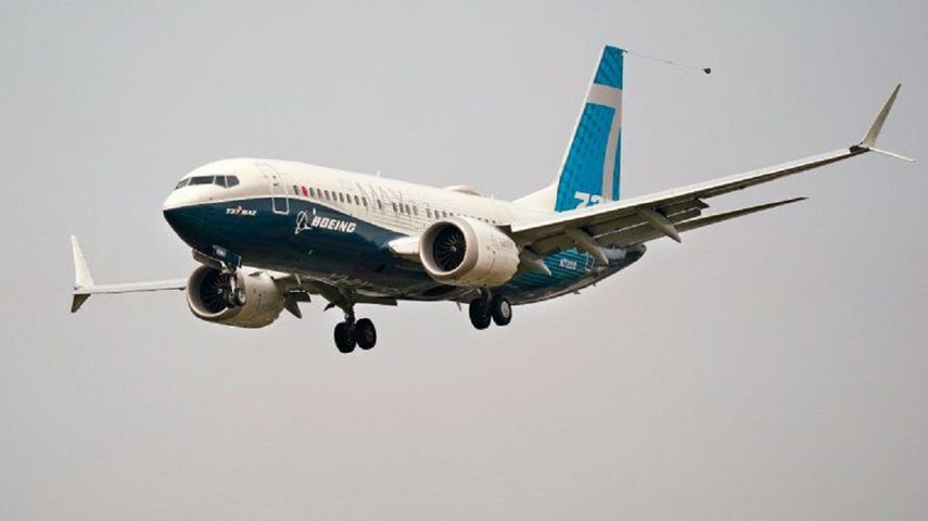 Un Boeing 737 Max piloteado por el jefe de la Administración Federal de Aviación, Steve Dickson, se apresta a aterrizar en Boeing Field tras un vuelo de ensayo en Seattle, el 30 de septiembre de 2020.&nbsp;