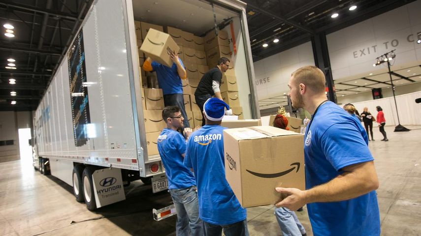 Trabajadores de Amazon, una de las empresas tecnológicas estadounidenses que más puestos de trabajo a tiempo completo crea en la actualidad.