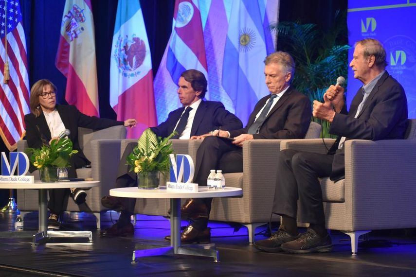 Debate en el VII Diálogo Presidencial.